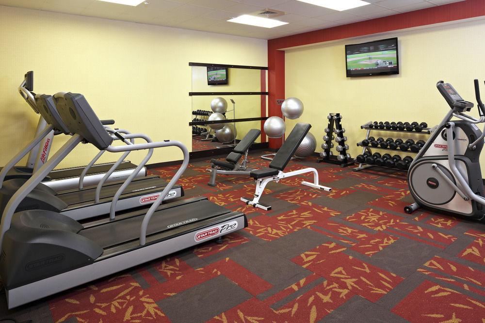 Отель Courtyard Milwaukee Downtown Экстерьер фото