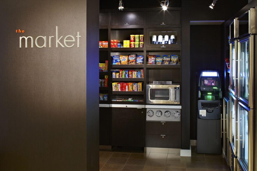 Отель Courtyard Milwaukee Downtown Экстерьер фото