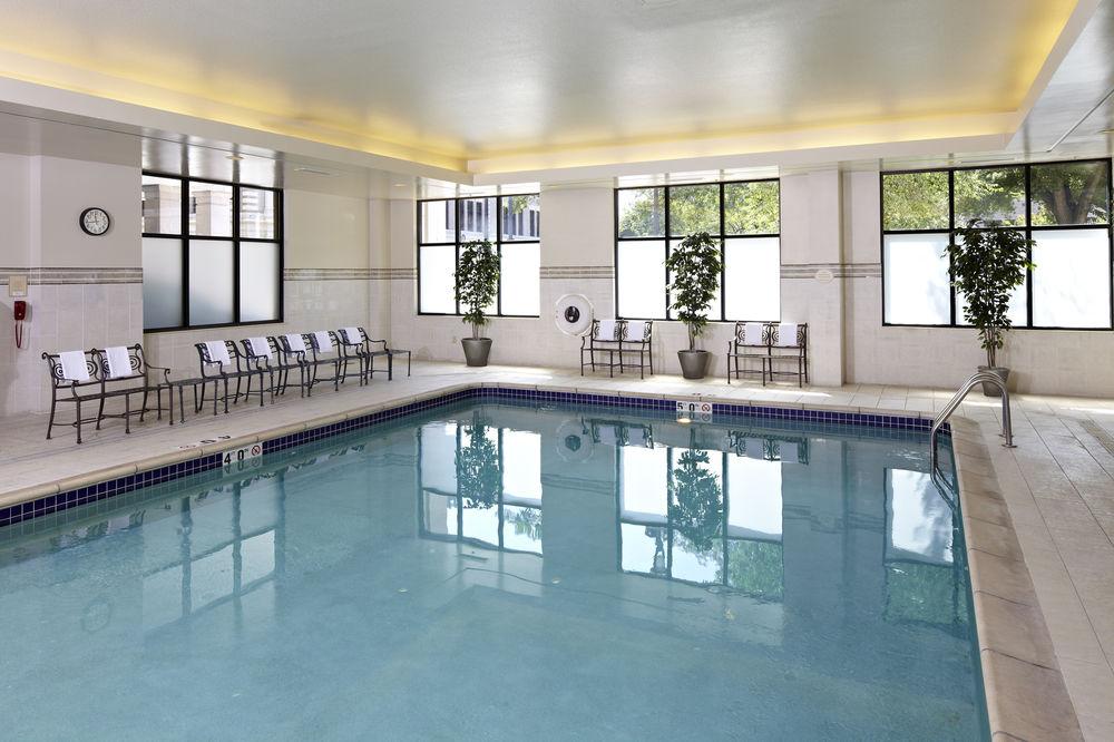 Отель Courtyard Milwaukee Downtown Экстерьер фото