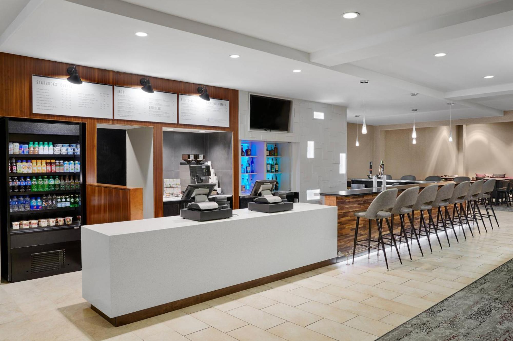 Отель Courtyard Milwaukee Downtown Экстерьер фото