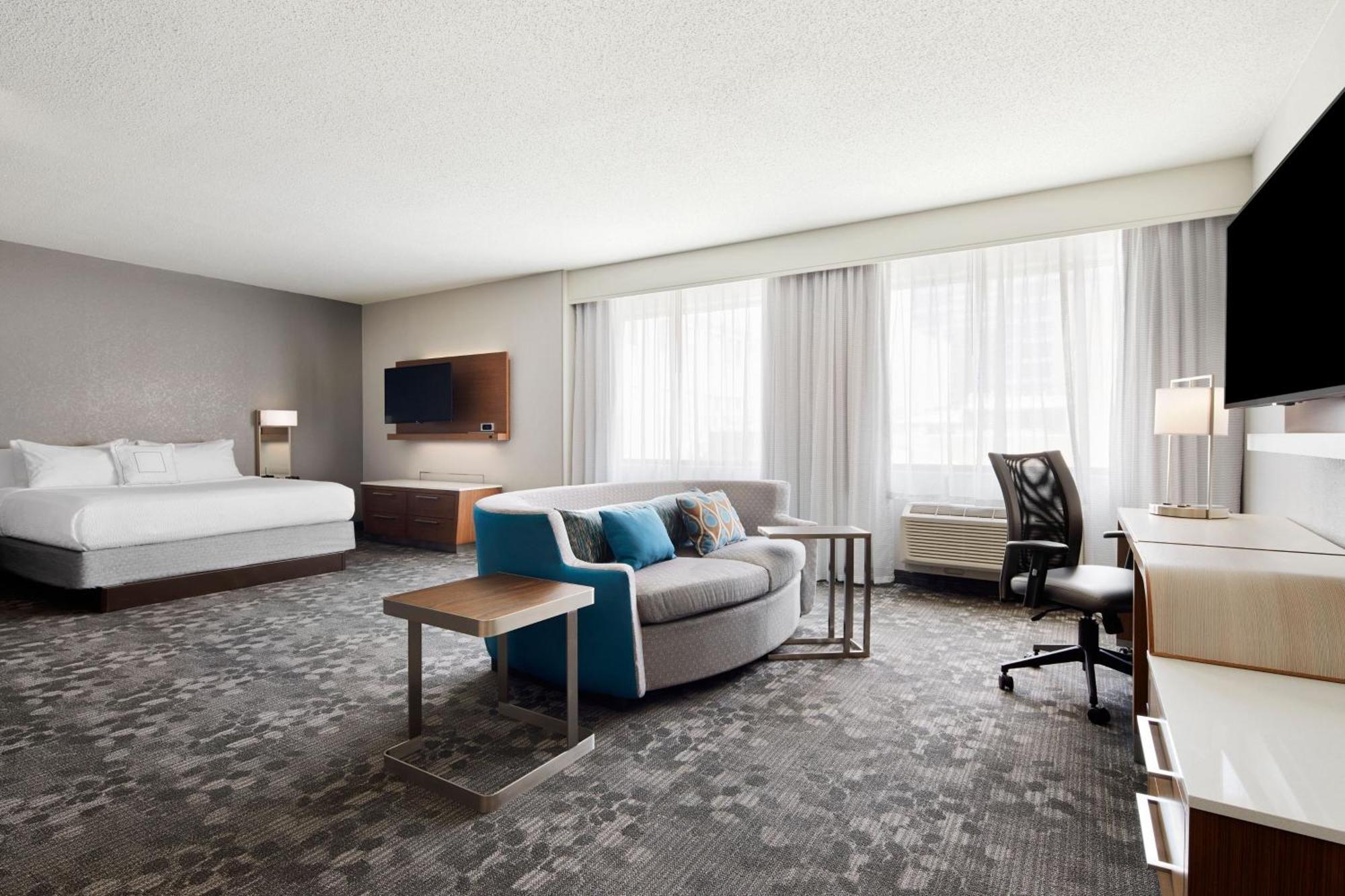 Отель Courtyard Milwaukee Downtown Экстерьер фото